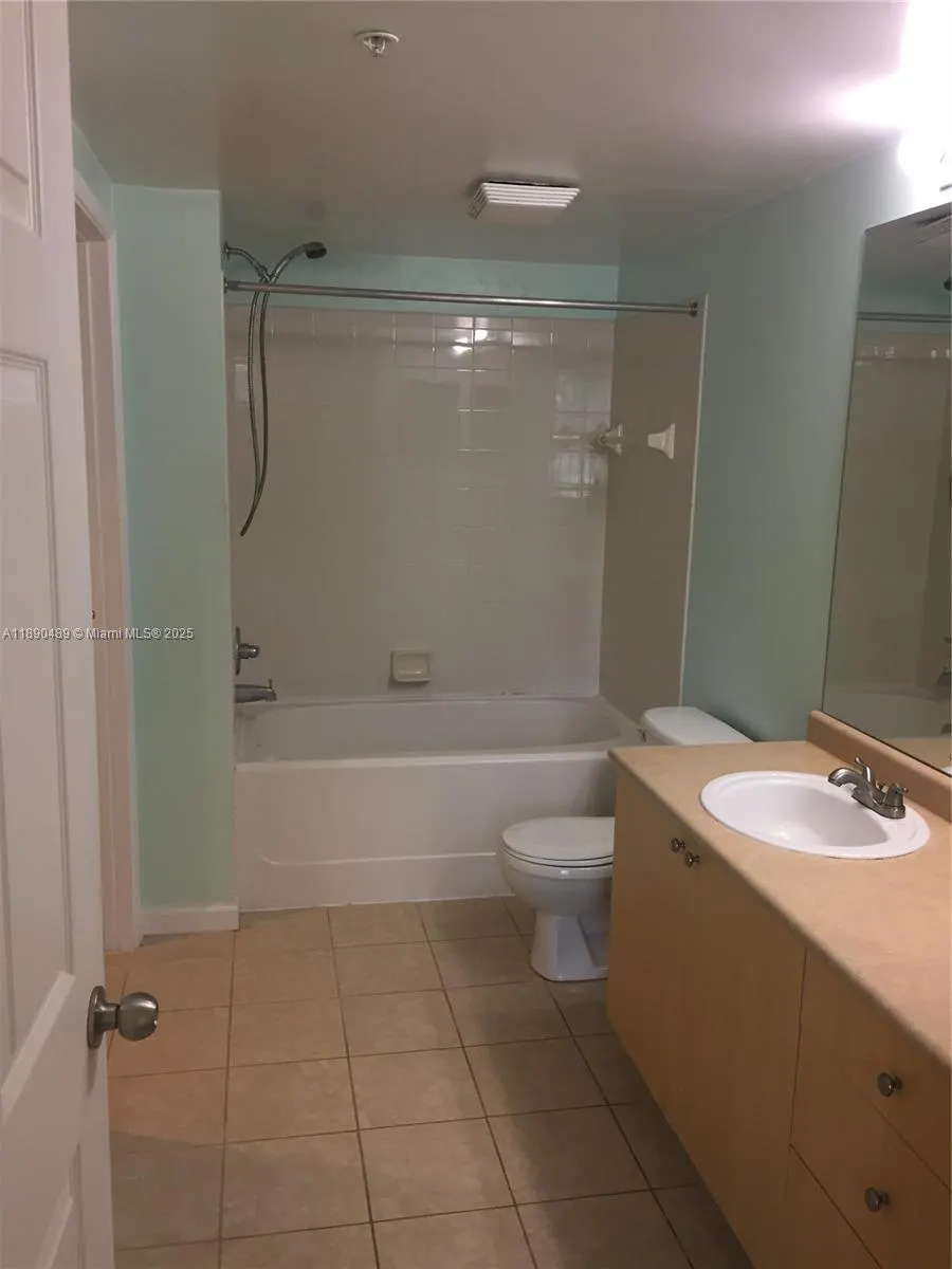 1919 Van Buren St, #416A