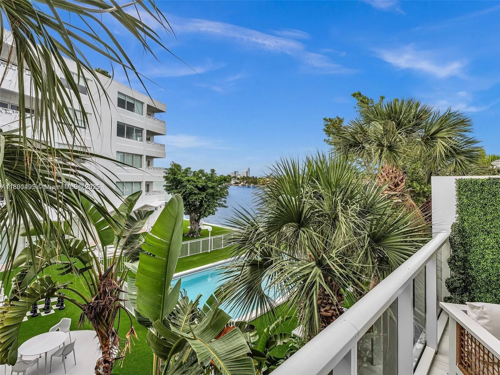 9821 E Bay Harbor Dr, #302