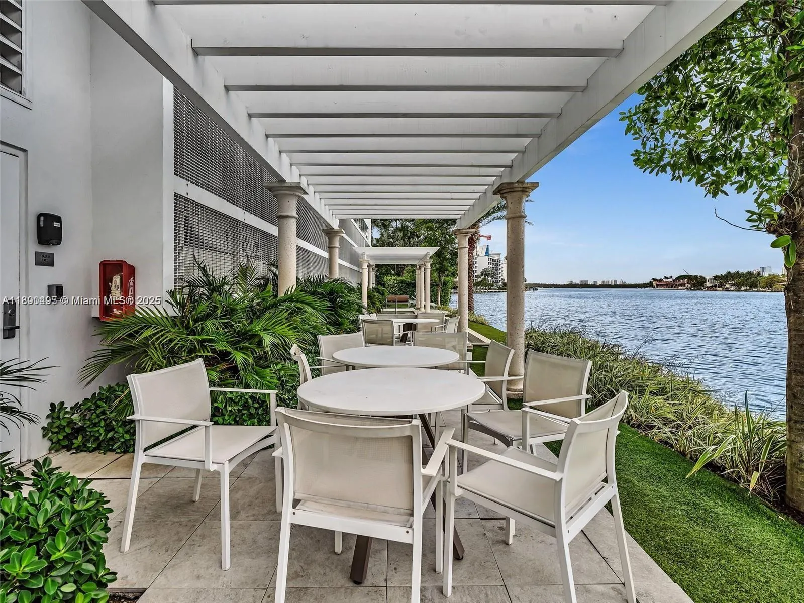 9821 E Bay Harbor Dr, #302