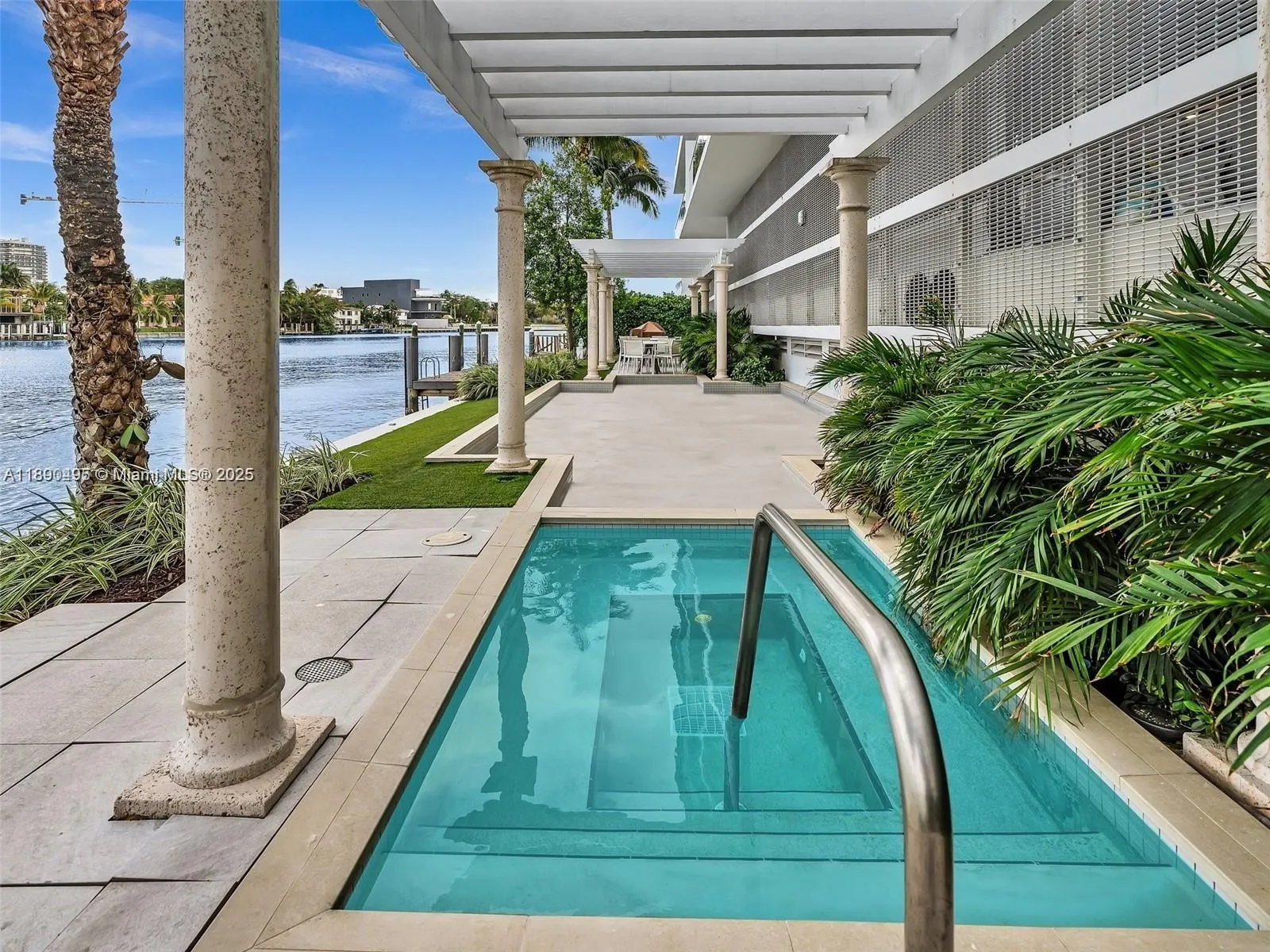 9821 E Bay Harbor Dr, #302