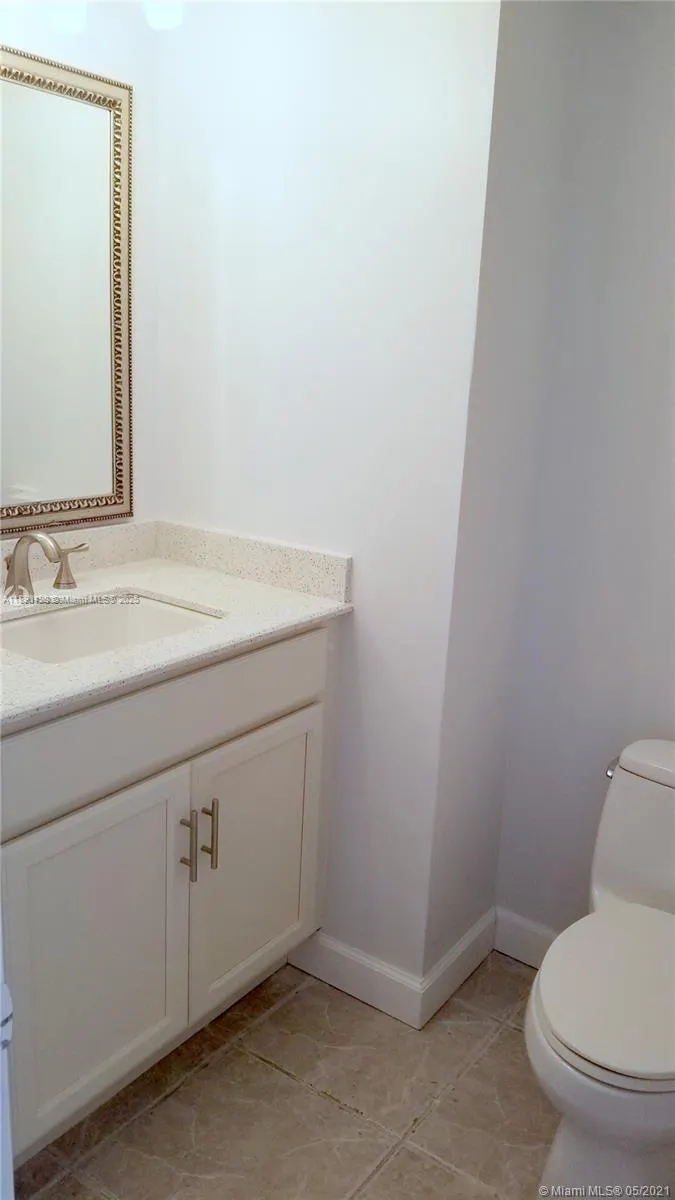 2780 NE 183rd St, #608