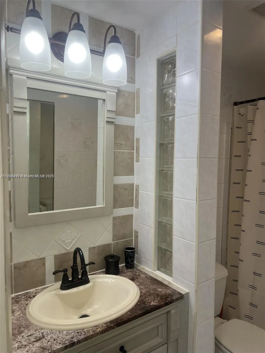 3545 NE 167th St, #205