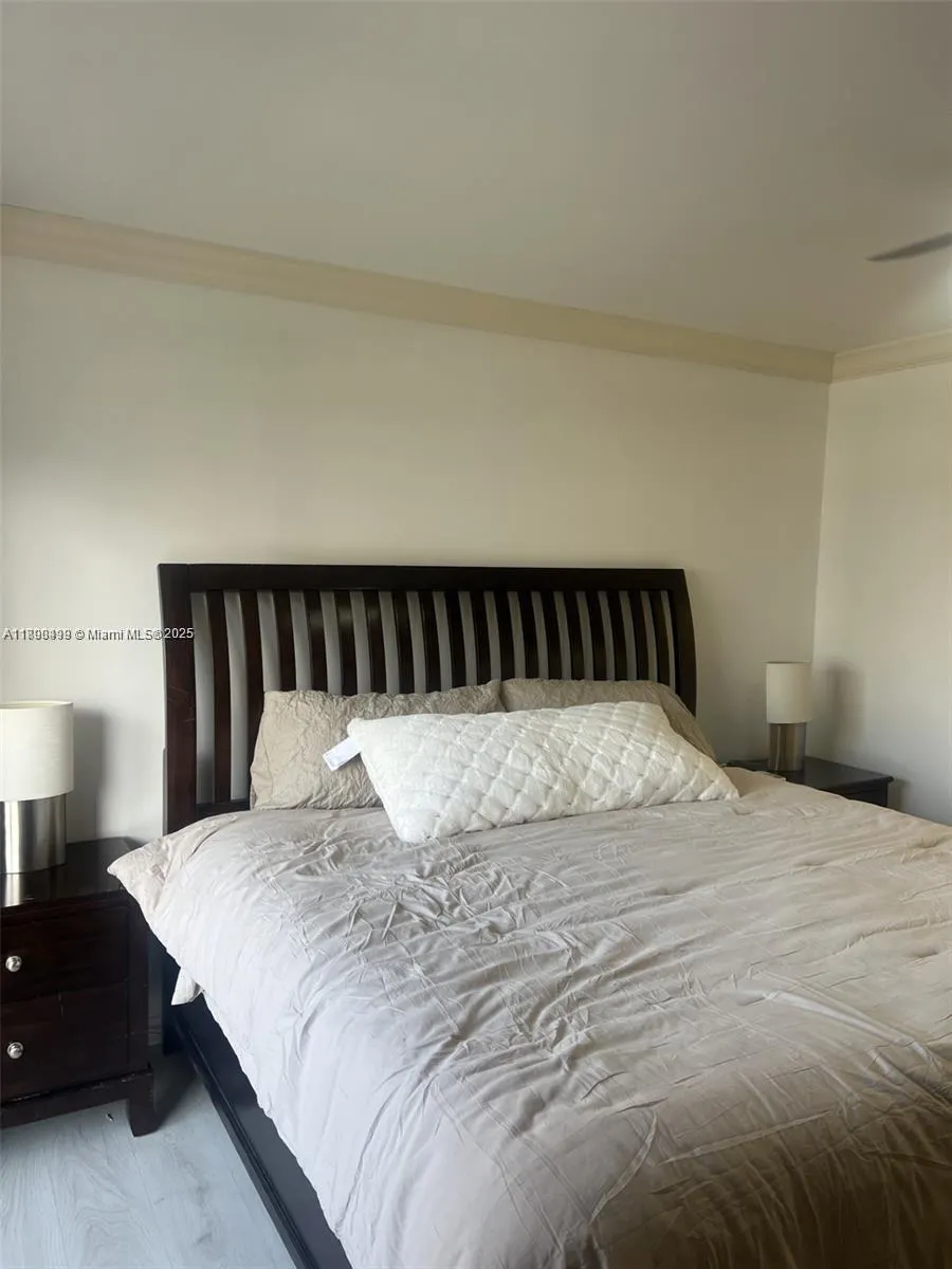 3545 NE 167th St, #205