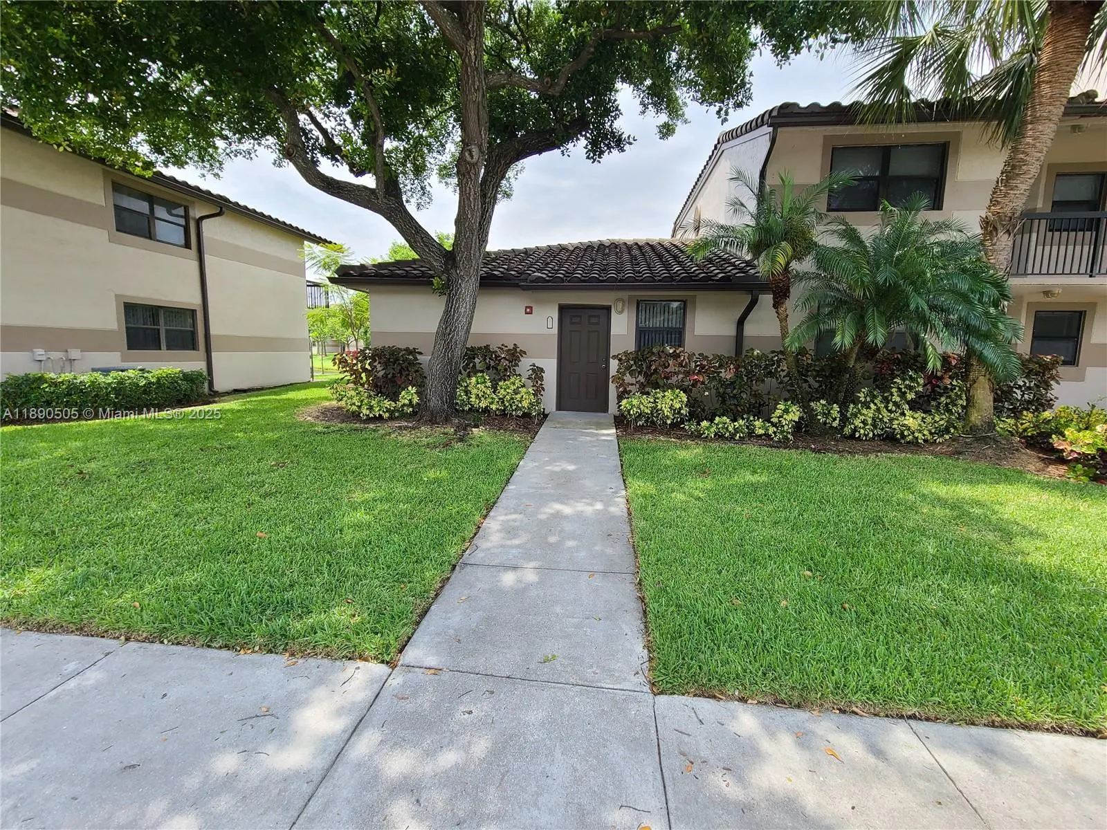 9851 Nob Hill Ct, #.