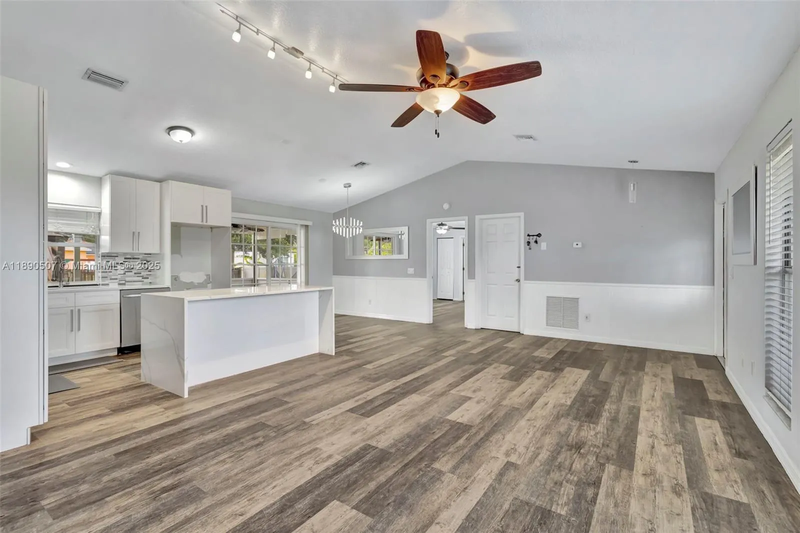 509 SW Hamburg Ter