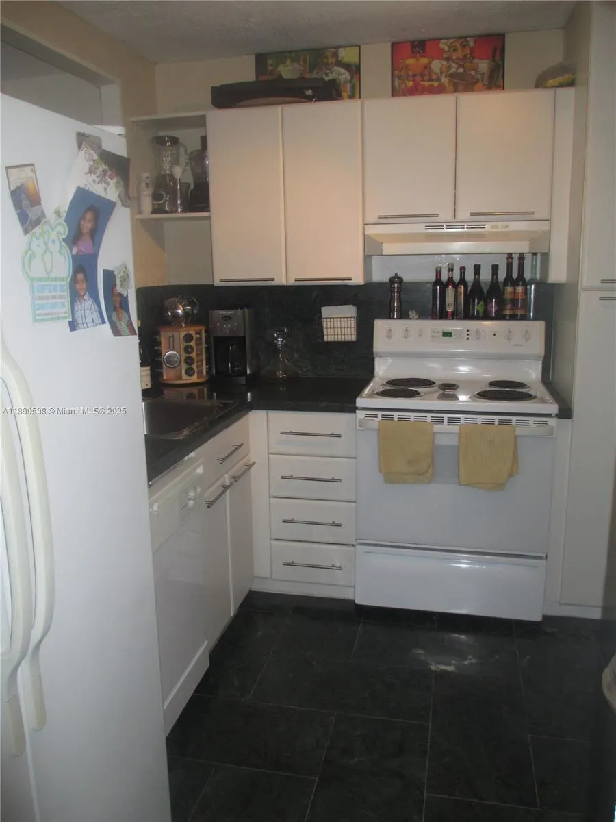 2016 Bay Dr, #405