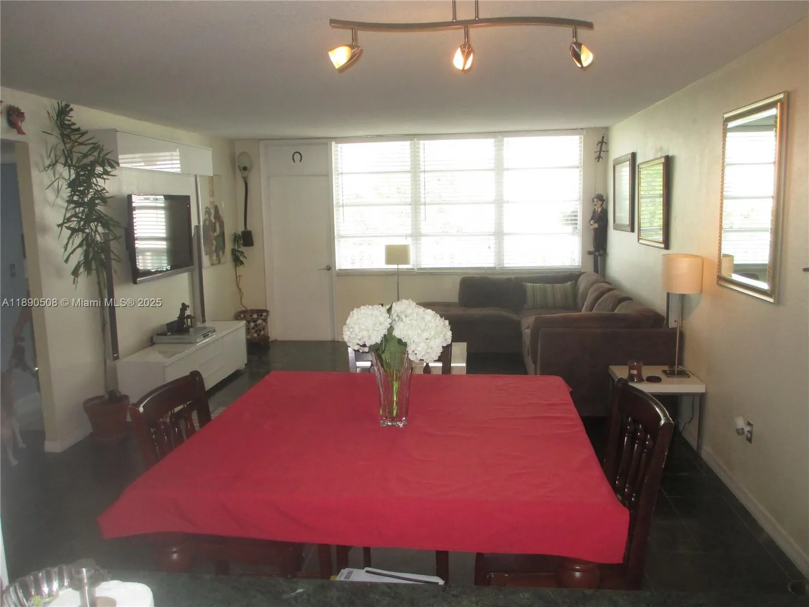 2016 Bay Dr, #405