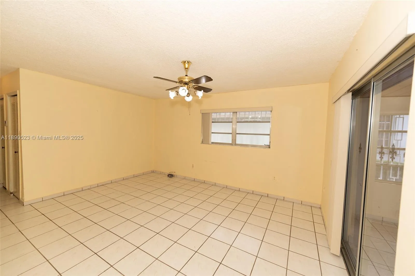 2102 SW 58th Ct