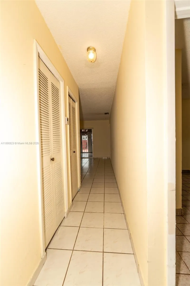 2102 SW 58th Ct
