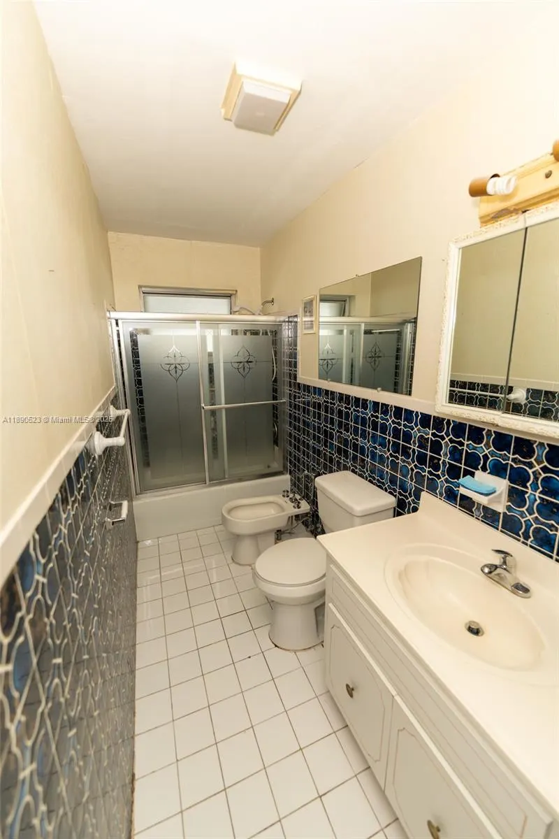 2102 SW 58th Ct