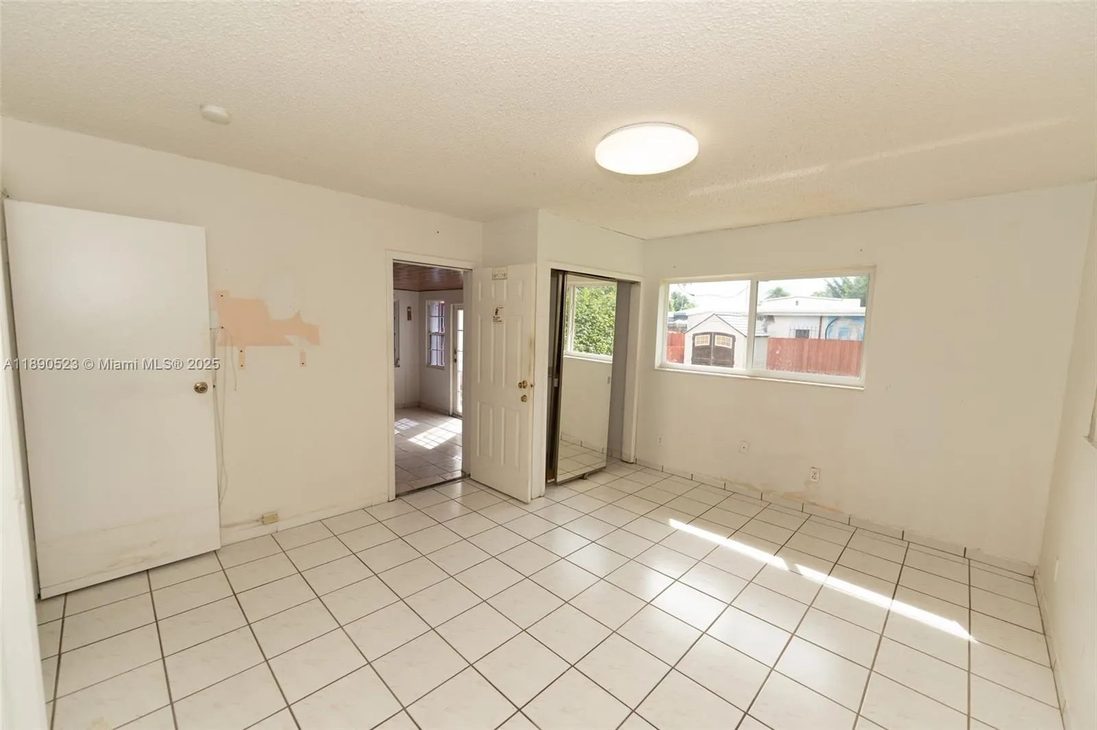 2102 SW 58th Ct