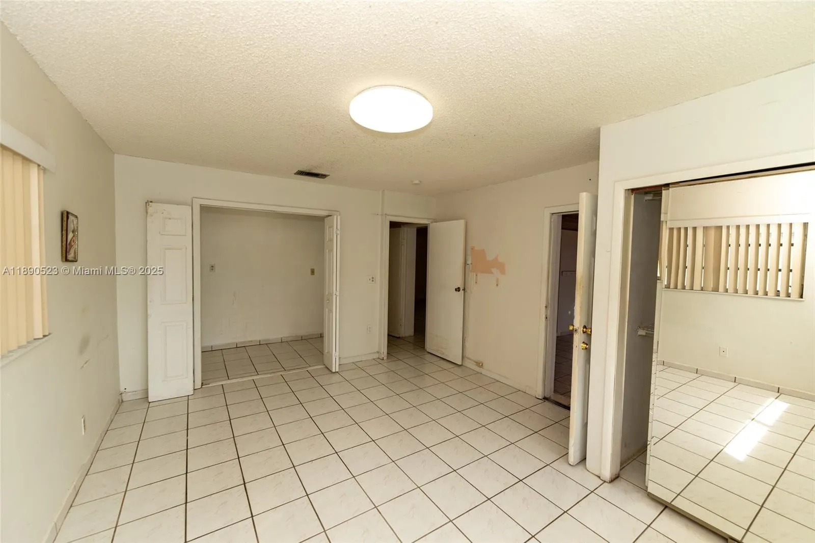 2102 SW 58th Ct
