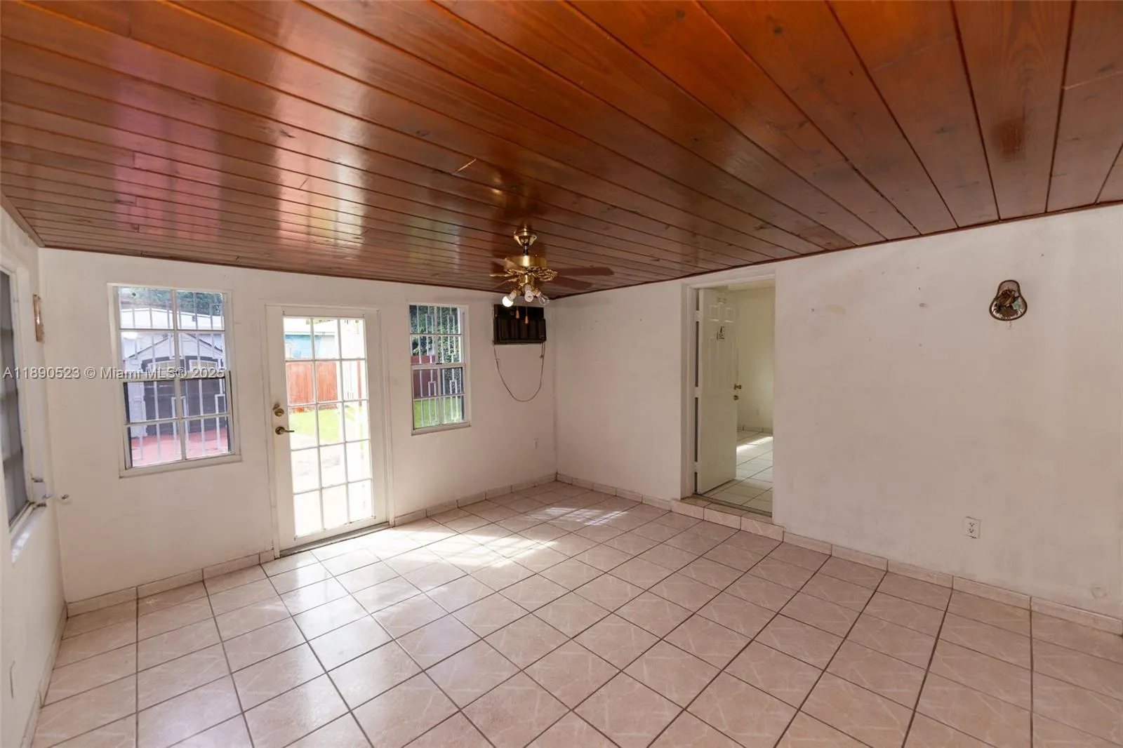 2102 SW 58th Ct