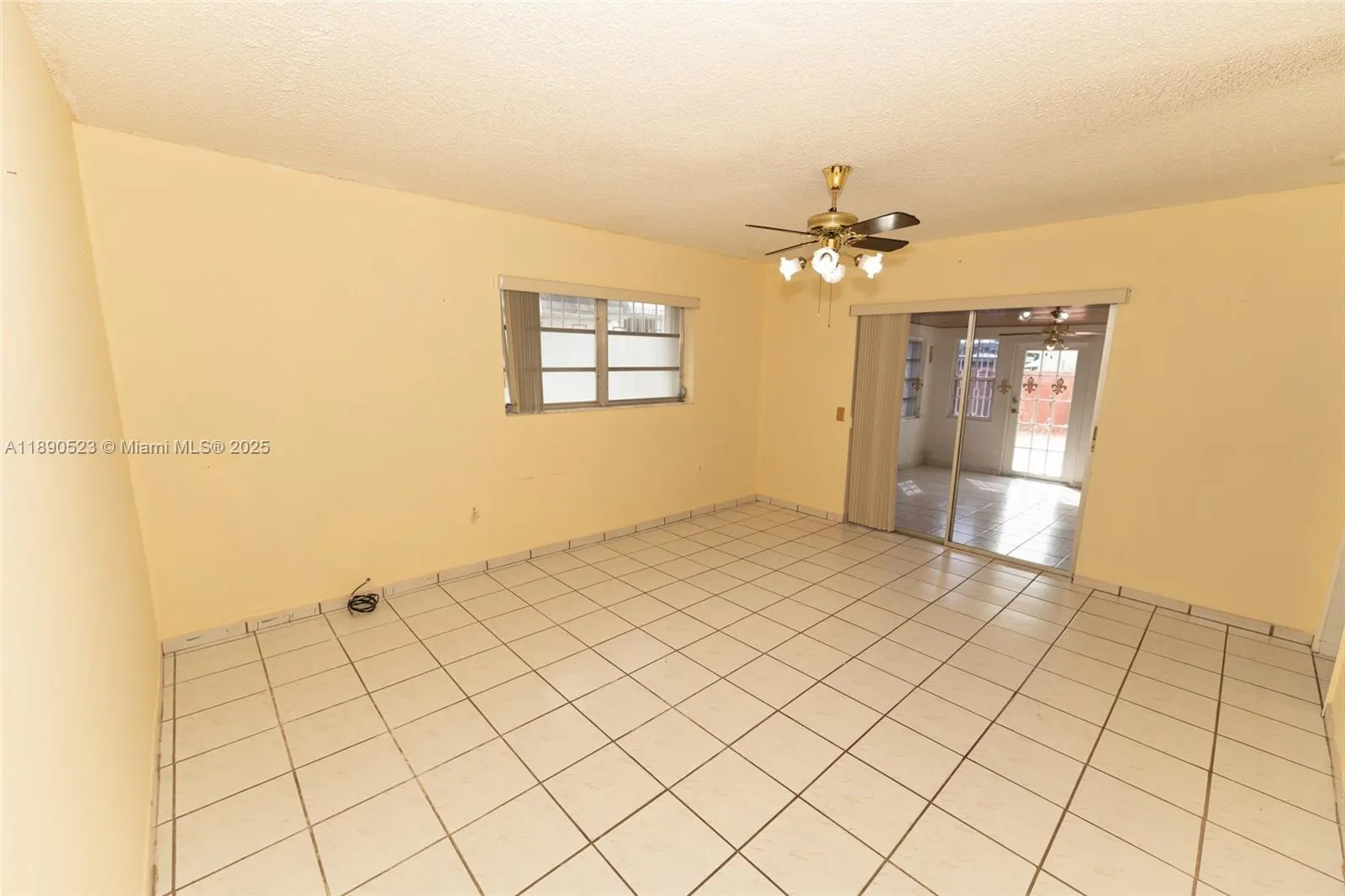 2102 SW 58th Ct