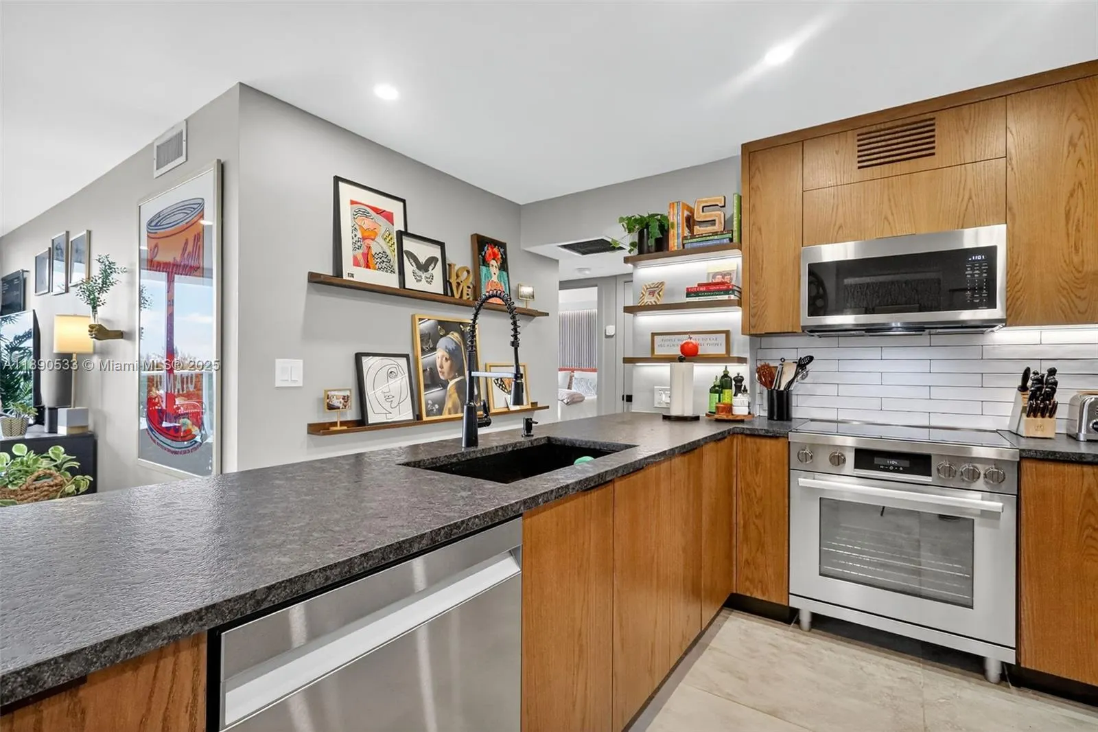 100 Bayview Dr, #526