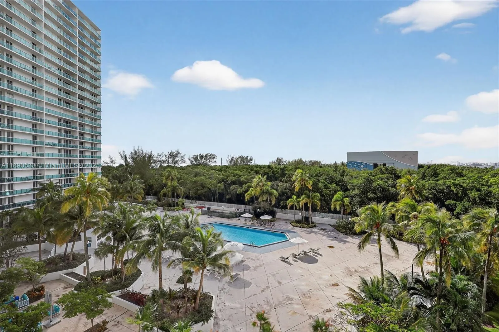 100 Bayview Dr, #526