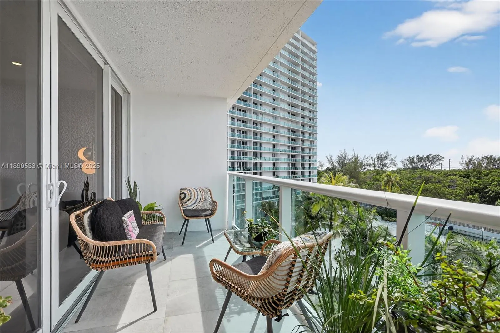 100 Bayview Dr, #526