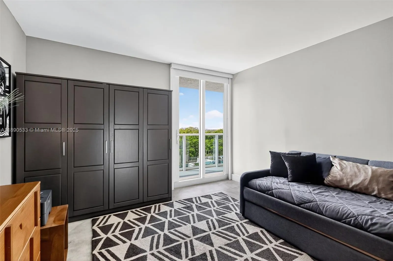 100 Bayview Dr, #526