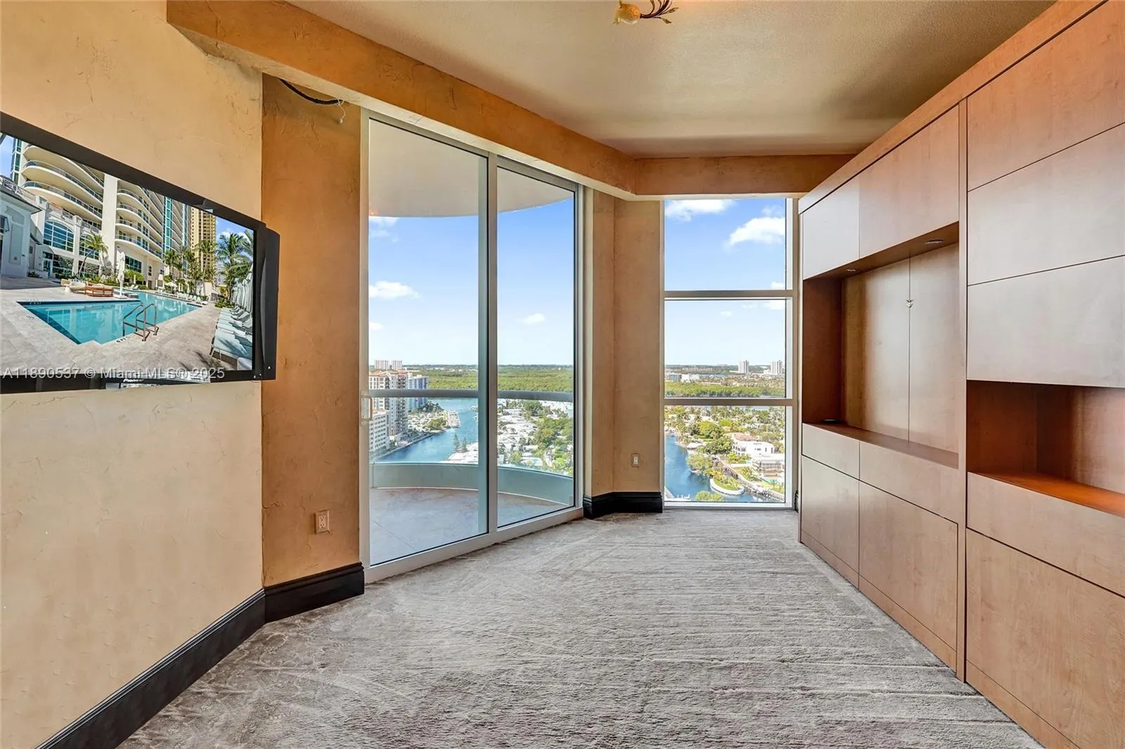 16047 Collins Ave, #2101