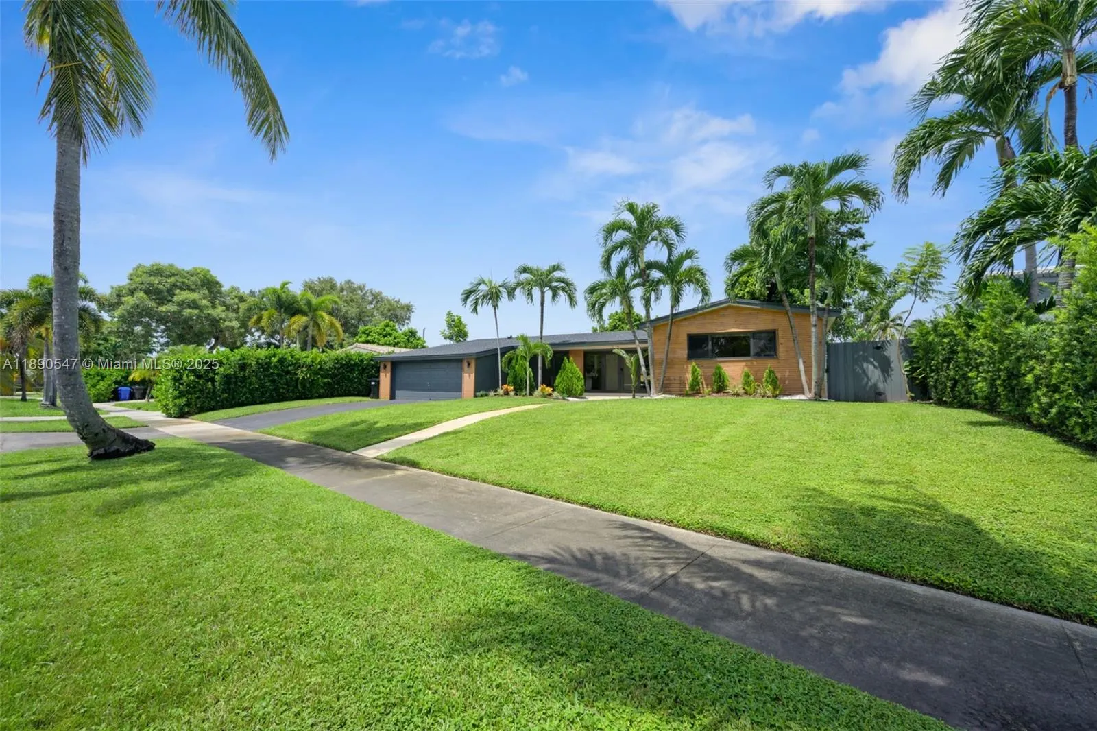 1951 NE 187 th dr