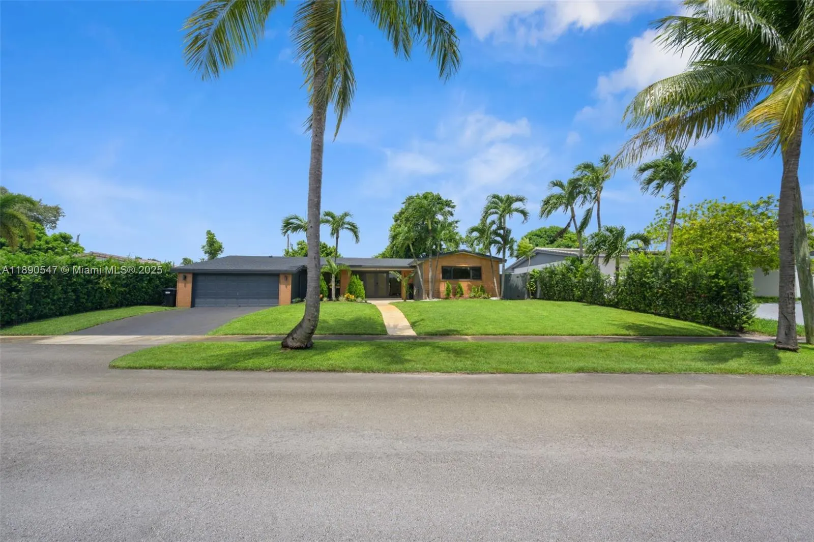 1951 NE 187 th dr