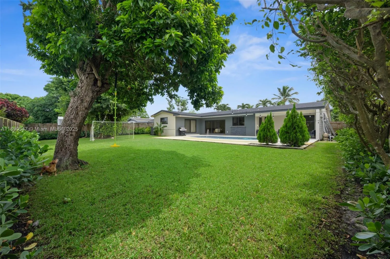 1951 NE 187 th dr
