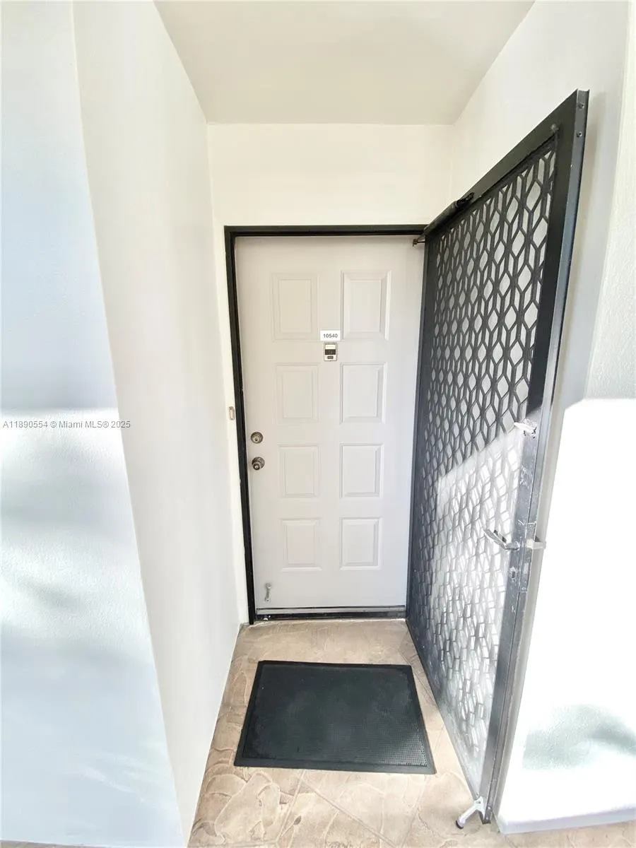 10540 E Clairmont Cir, #205