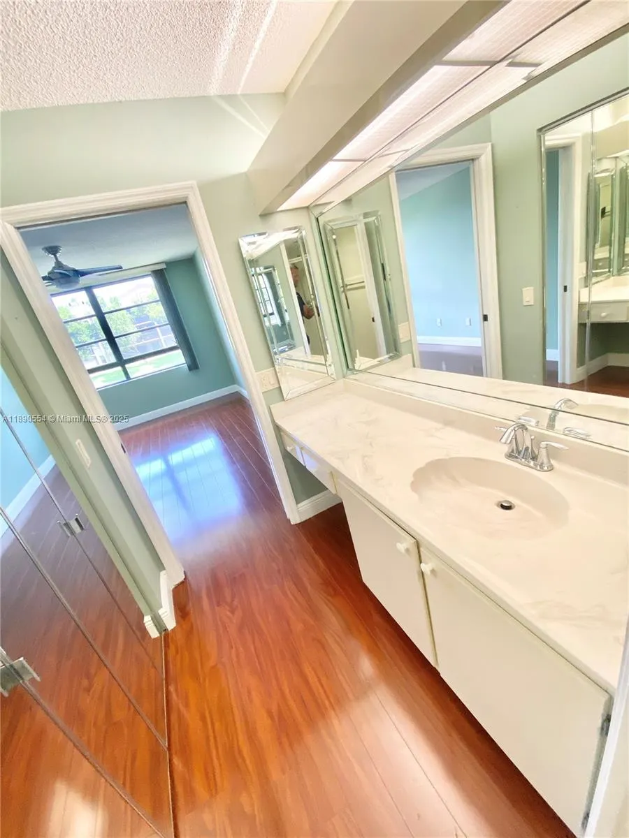 10540 E Clairmont Cir, #205