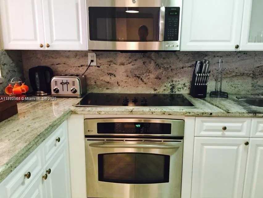 5401 NE Collins Ave, #1111