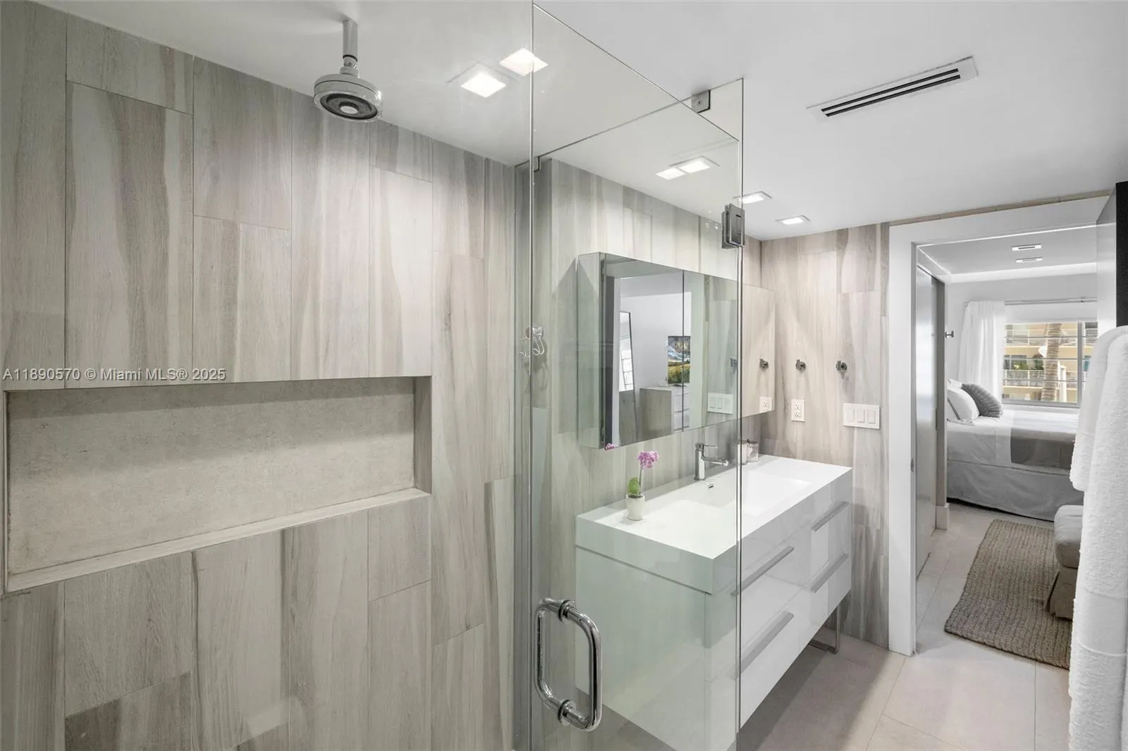 1450 Lincoln Rd, #304