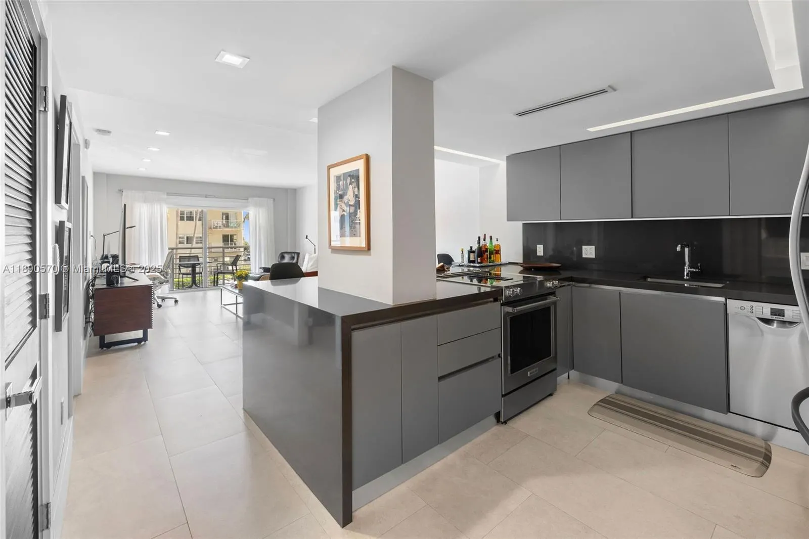 1450 Lincoln Rd, #304