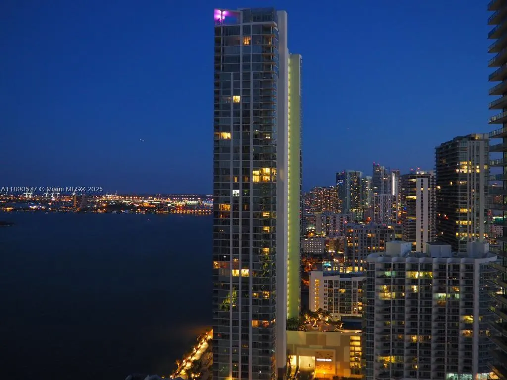 650 NE 32 STREET, #3207