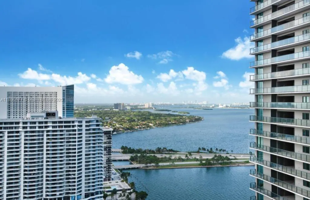 650 NE 32 STREET, #3207