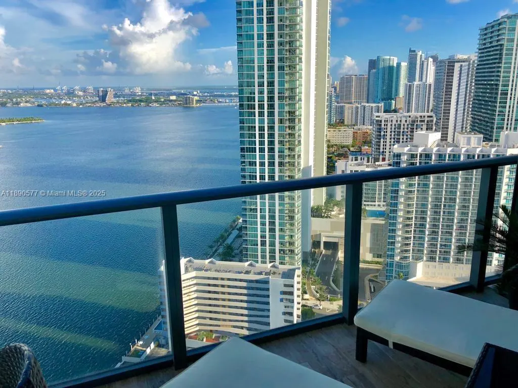650 NE 32 STREET, #3207