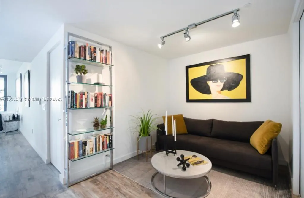 650 NE 32 STREET, #3207