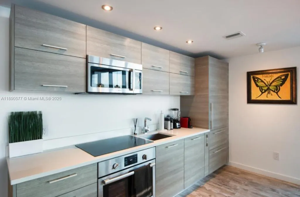 650 NE 32 STREET, #3207