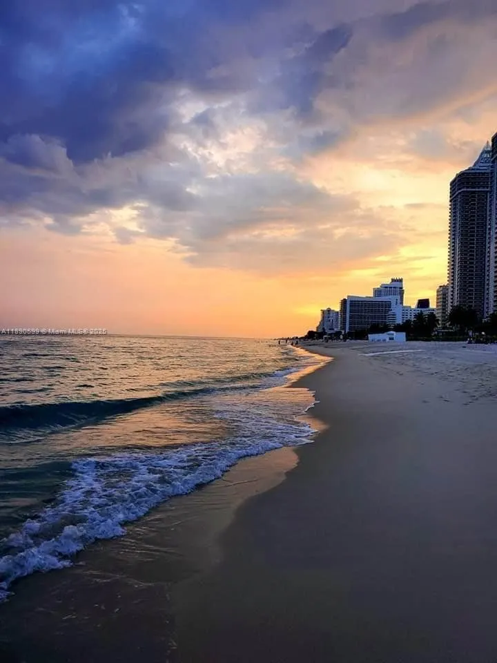 5005 Collins Ave, #322