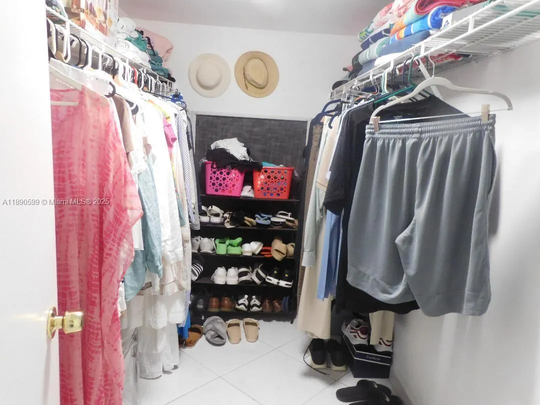 5005 Collins Ave, #322