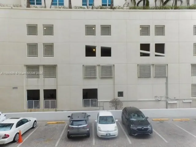 5005 Collins Ave, #322