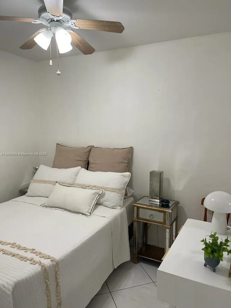 5005 Collins Ave, #322