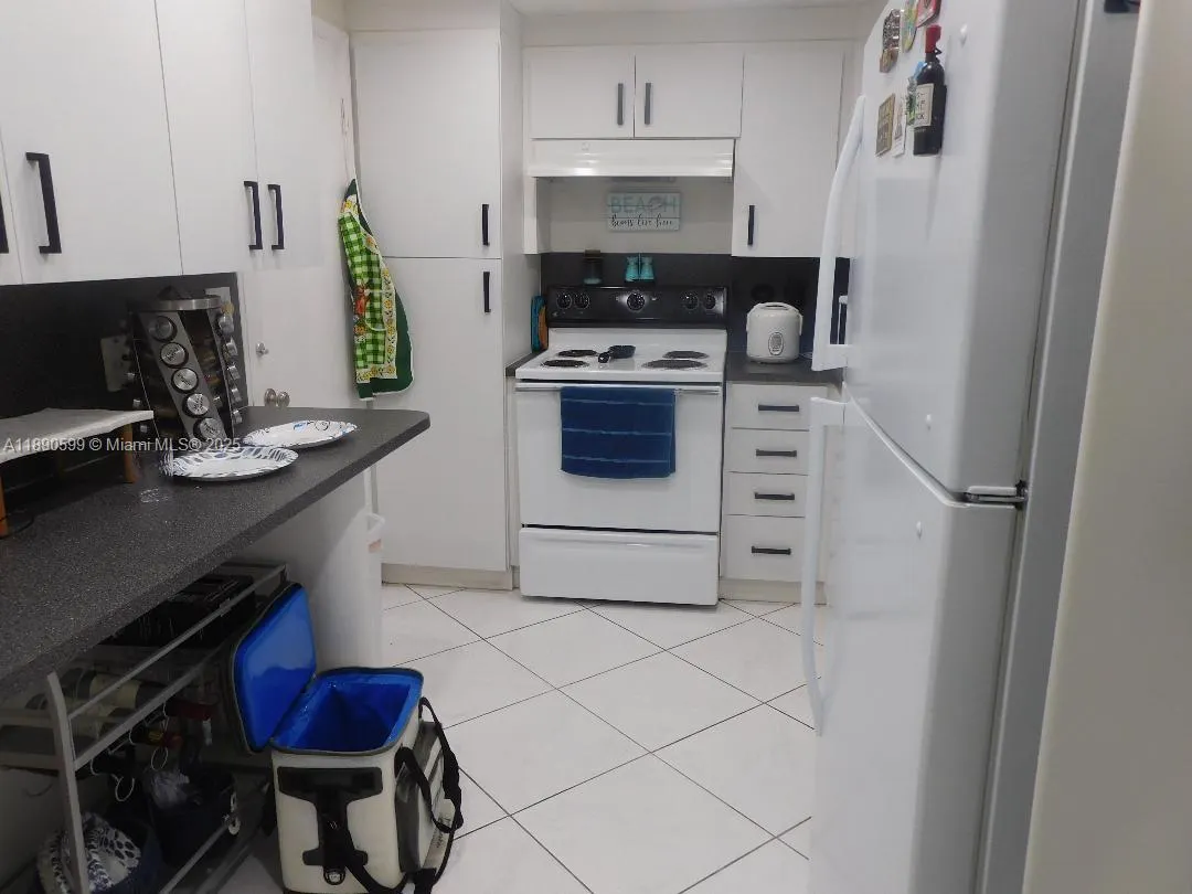5005 Collins Ave, #322
