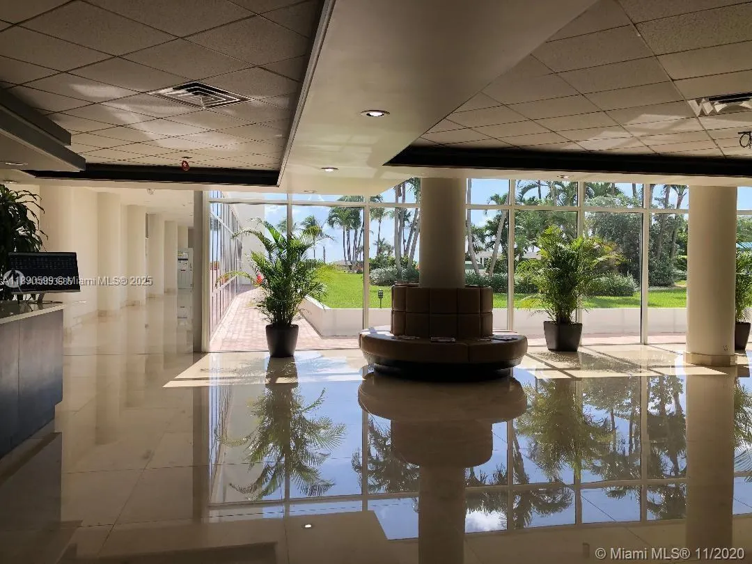 5005 Collins Ave, #322