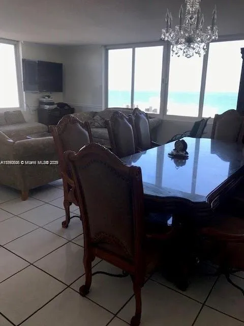 5401 Collins Ave, #819
