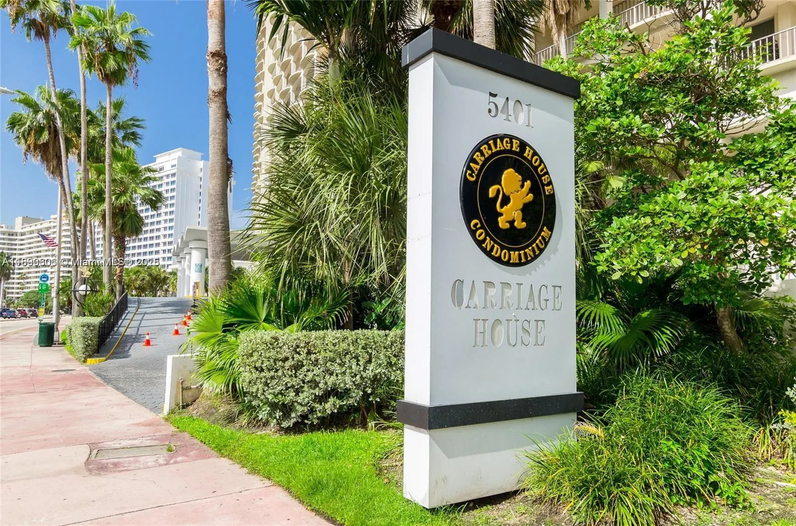5401 Collins Ave, #819