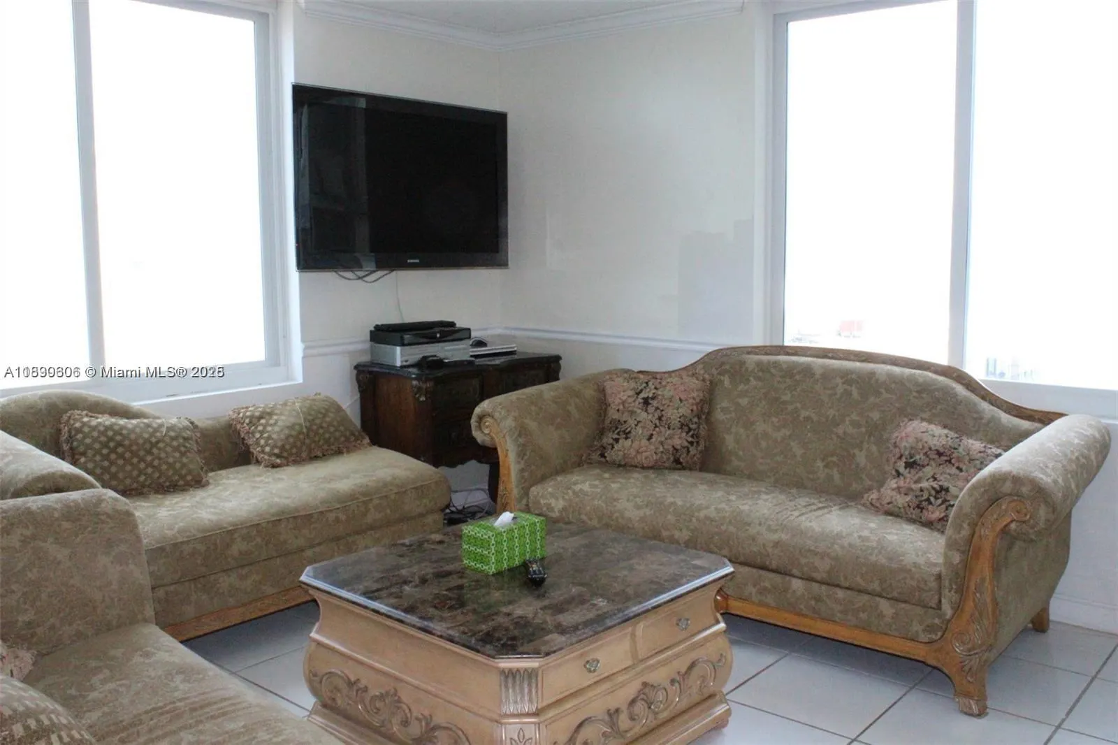 5401 Collins Ave, #819