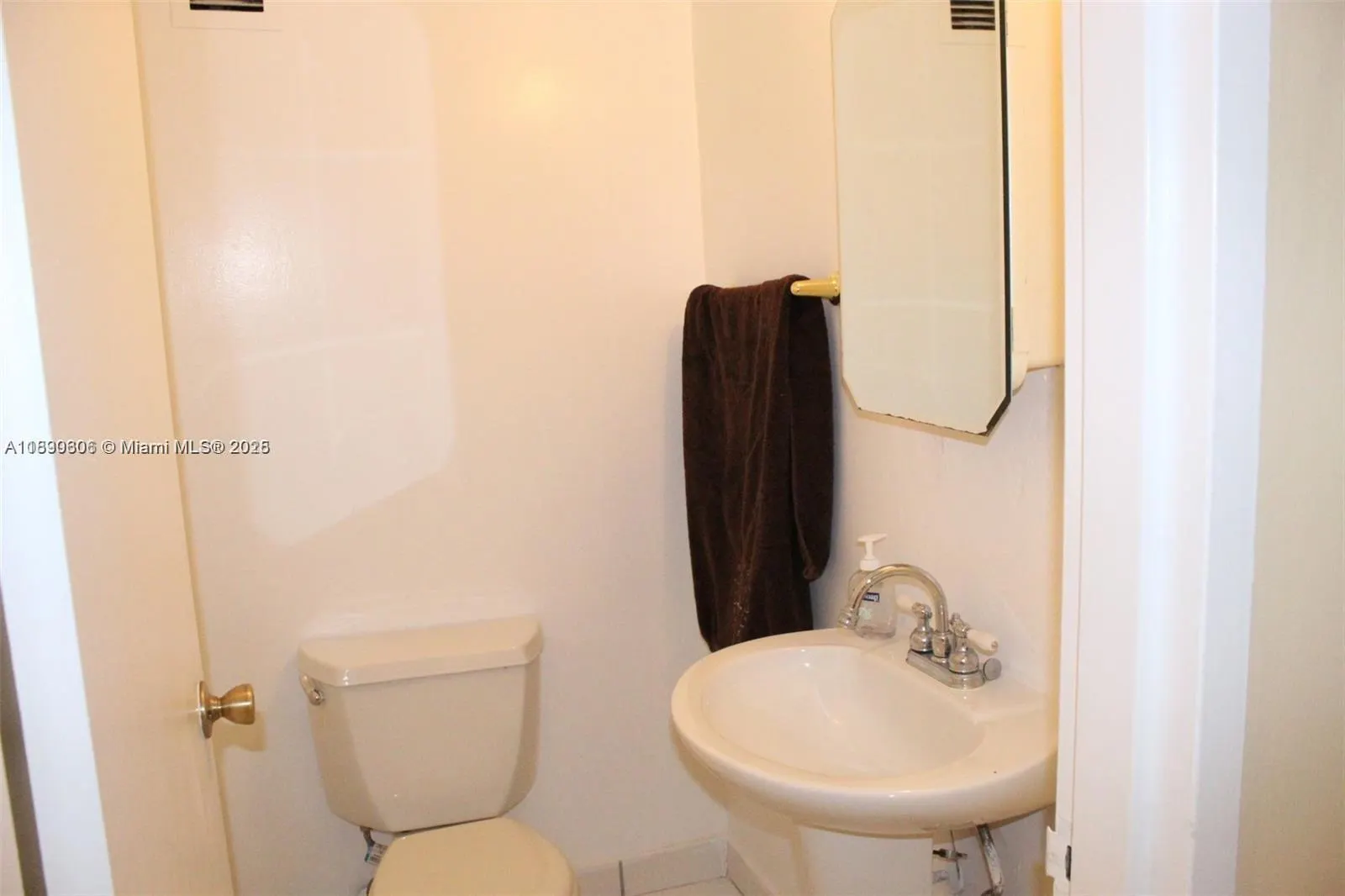 5401 Collins Ave, #819