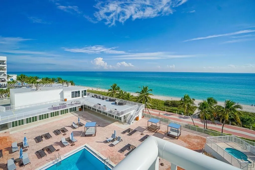5401 Collins Ave, #819