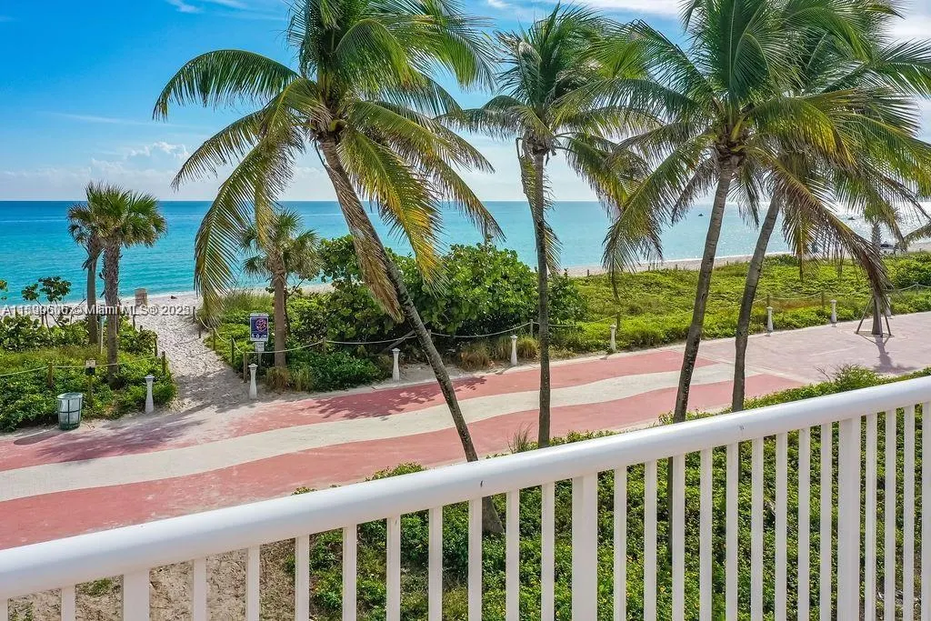 5401 Collins Ave, #819