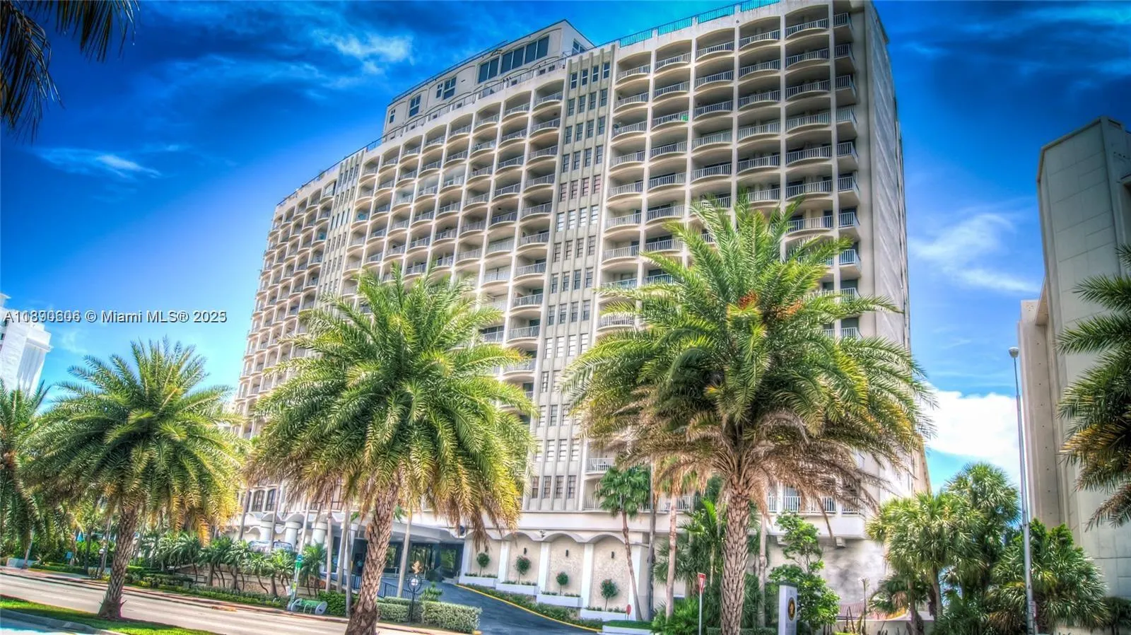 5401 Collins Ave, #819
