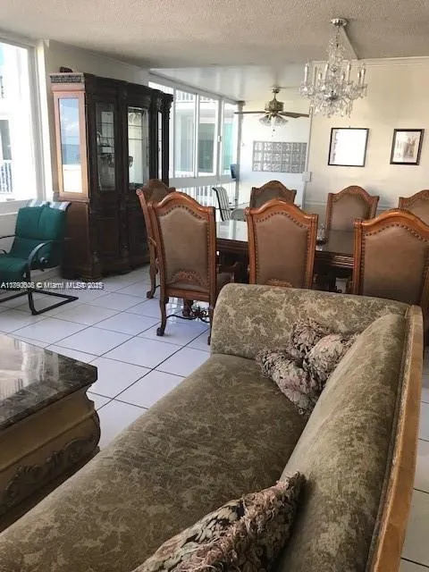 5401 Collins Ave, #819